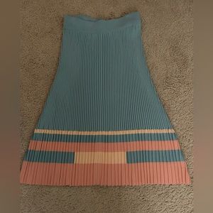 BEIGE, Size XS, Light blue and light orange below the knee